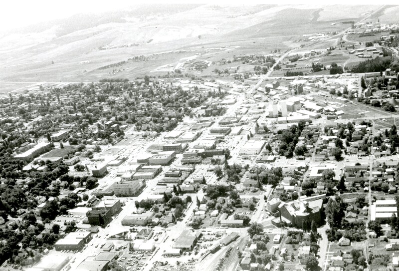 item thumbnail for Aerial view of Moscow, Idaho looking south