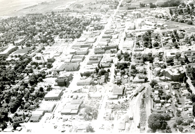 item thumbnail for Aerial view of Moscow, Idaho looking south