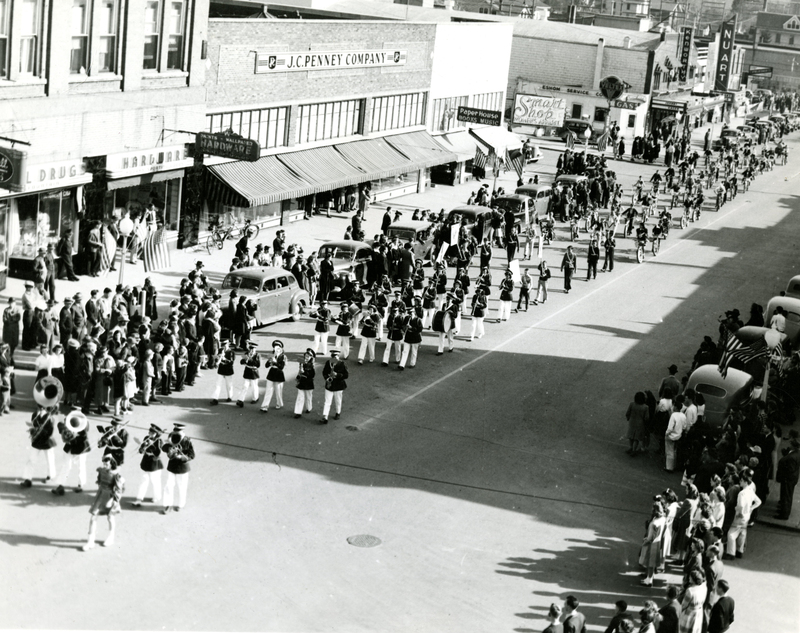 item thumbnail for Main Street World War II Parade