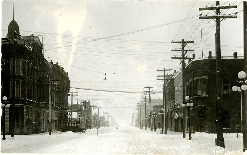 item thumbnail for Snowy Main Street Post Card