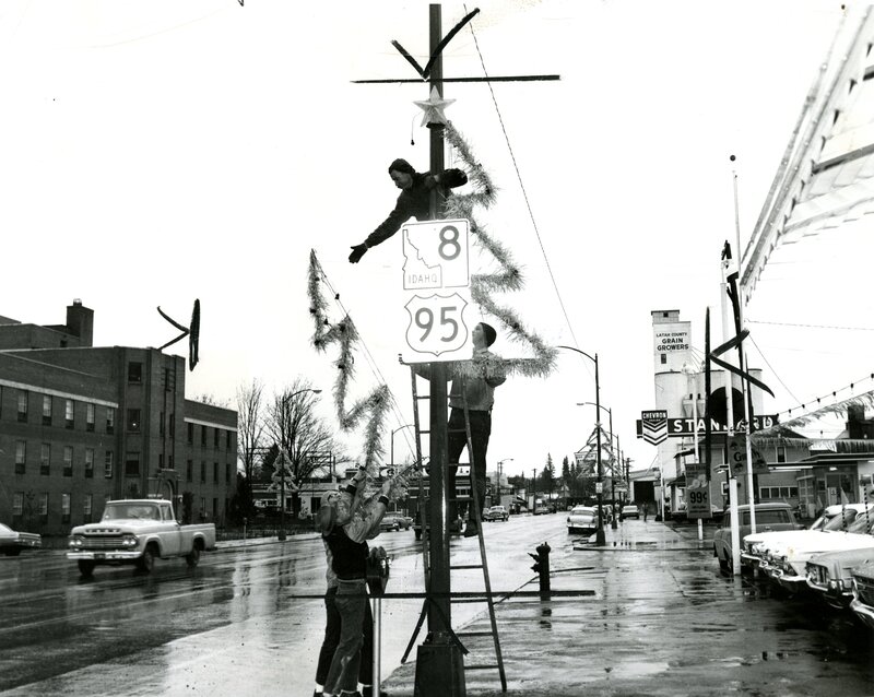 item thumbnail for Holiday Decorations on Jackson Street