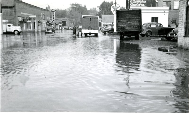 item thumbnail for Postcard of Moscow Floods