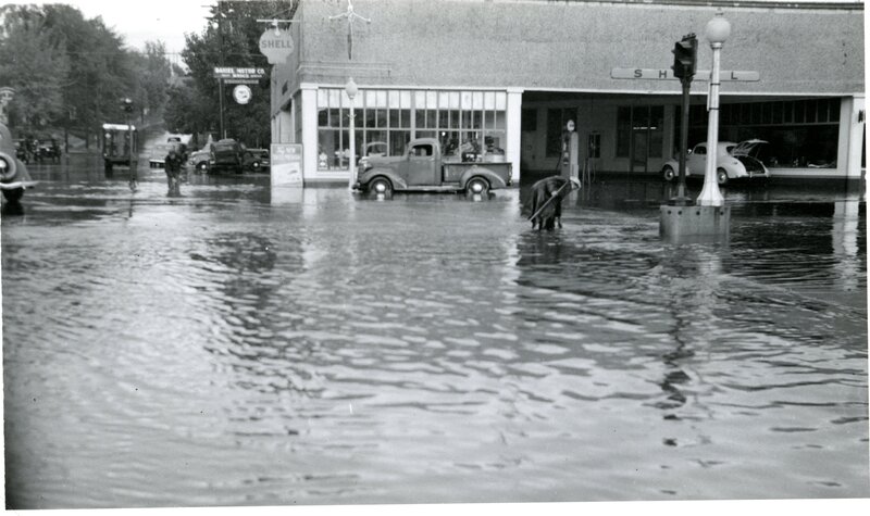 item thumbnail for Postcard of Flooded Shell Station