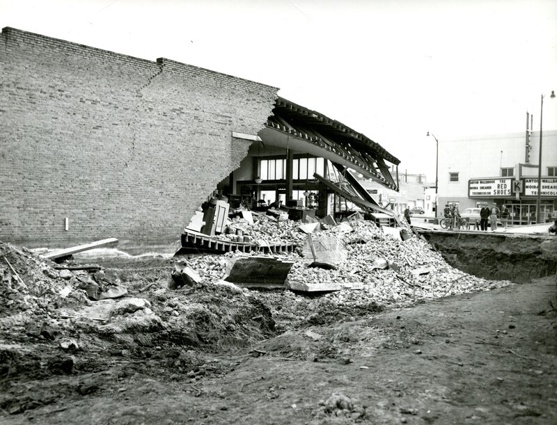 item thumbnail for B and H furniture store in a collapsed state.