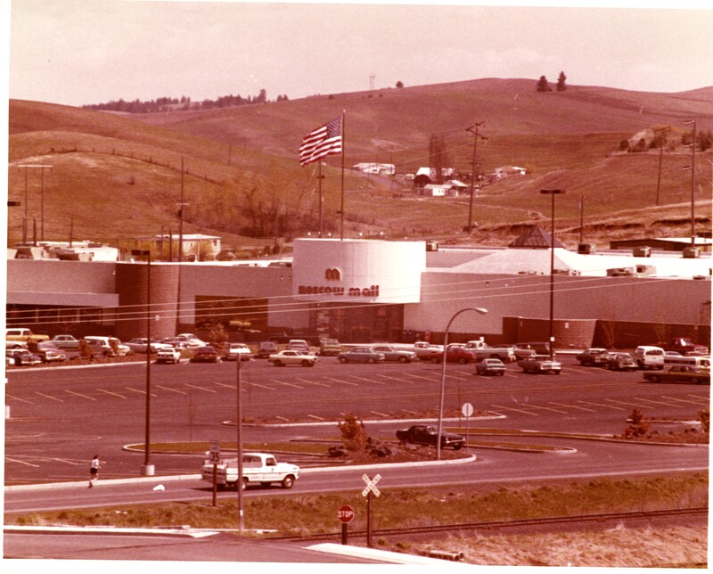 item thumbnail for Moscow Mall exterior from higher vantage point