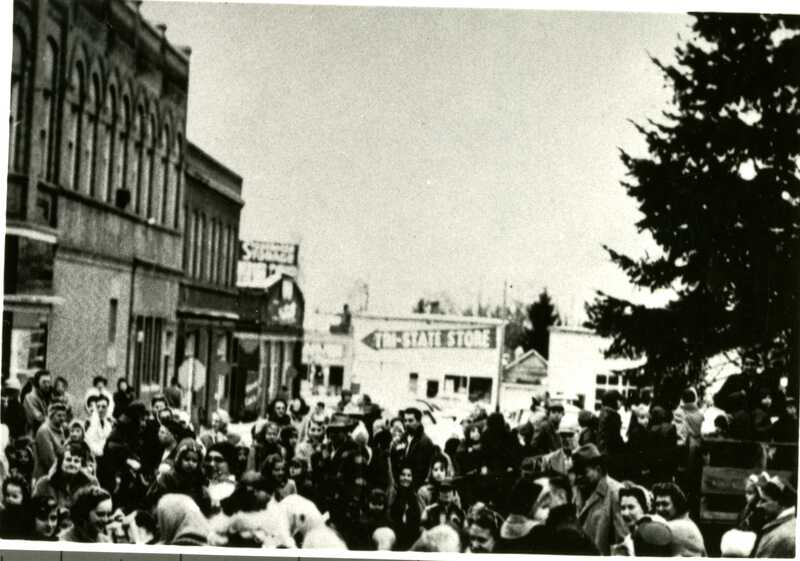 item thumbnail for Fourth Street from Main, looking west toward Jackson, showing Tri-State