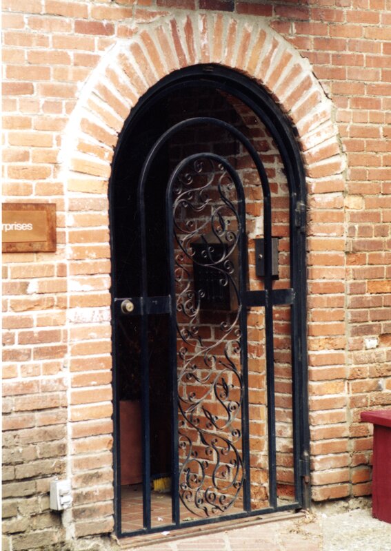 item thumbnail for Kenworthy arched entryway from alley