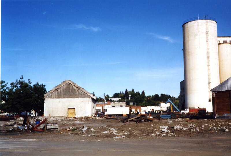 item thumbnail for Latah County Grain Growers building demolition