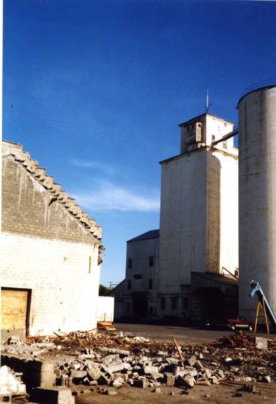 item thumbnail for Latah County Grain Growers building demolition