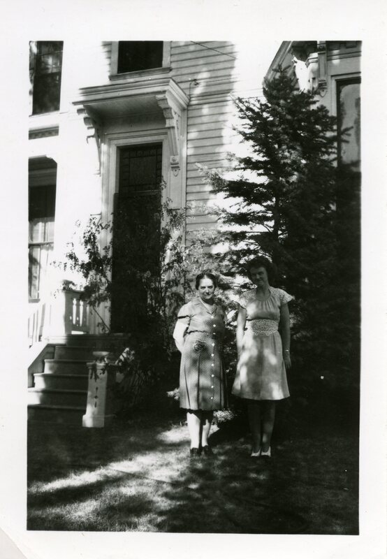 item thumbnail for Women in front of McConnell Mansion